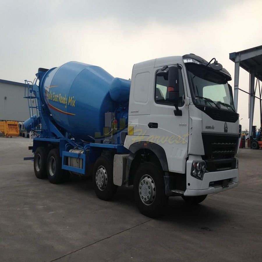 Sinotruk HOWO 8X4 12 Wheeler 12m3 Concrete Mixer Truck