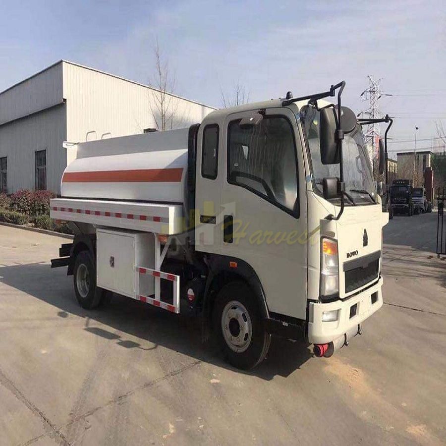 Sinotruk 5000 Liters Fuel Tank Truck from Howo Factory