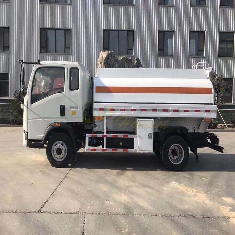 Sinotruk 5000 Liters Fuel Tank Truck from Howo Factory