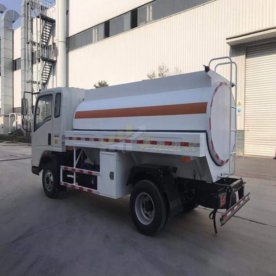 Sinotruk 5000 Liters Fuel Tank Truck from Howo Factory