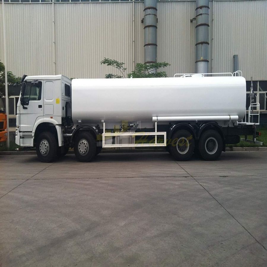 Sinotruk Howo 8x4 30,000 Liters Fuel Tank Truck