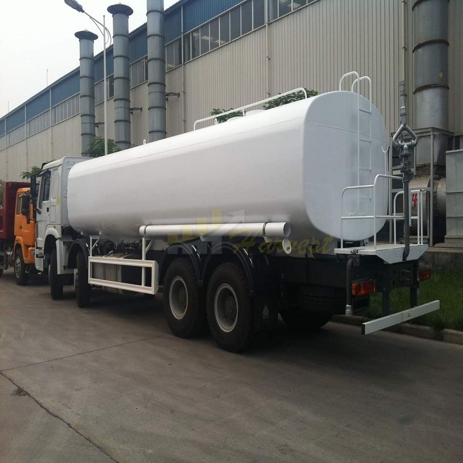 Sinotruk Howo 8x4 30,000 Liters Fuel Tank Truck