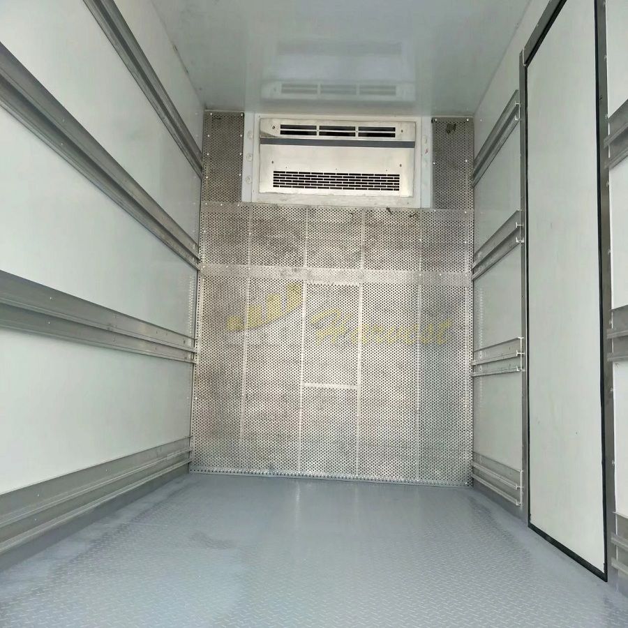 HOWO Light 4000kg Capacity  Refrigerator Box Truck Freezer Van Truck