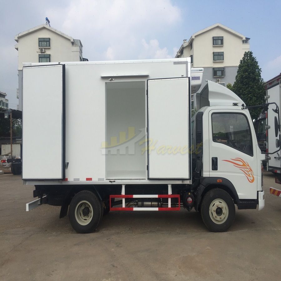 Howo Small Refrigerator Truck for Meat and Fish Company