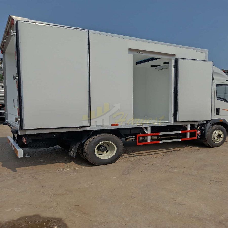 Howo Small Refrigerator Truck for Meat and Fish