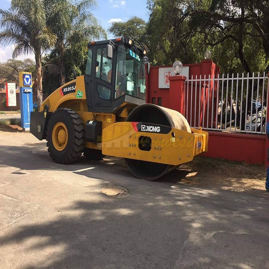 20 Ton XS203J  Single Drum Vibratory Road Roller Compactor in Somalia