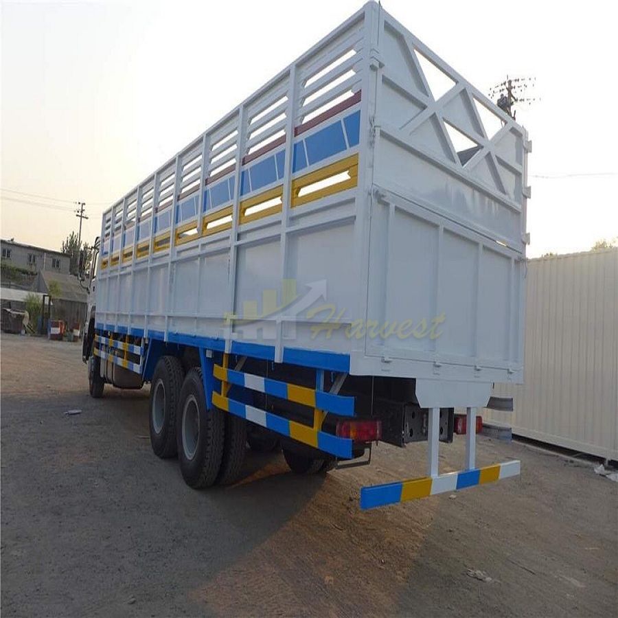 White Howo 6x4 371hp Cargo Truck with 12.00R24 Tires