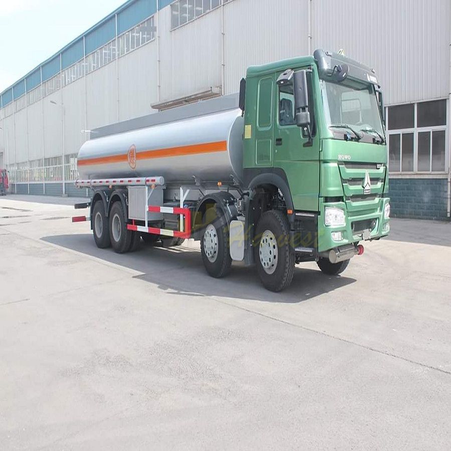 Sinotruk Howo 8x4 30,000 Liters Fuel Tank Truck